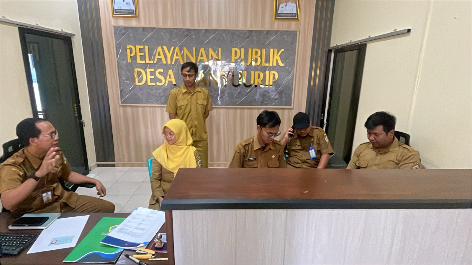 Diskominfo Gresik Dampingi Desa Banyuurip Perkuat Persiapan Monev Keterbukaan Informasi Publik 2026