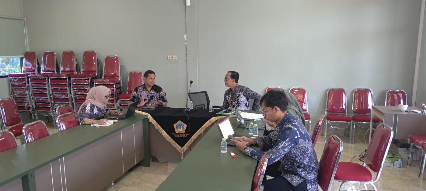 Diskominfo Gresik Dampingi Desa Yosowilangun Matangkan Persiapan Monev Keterbukaan Informasi Publik 2026